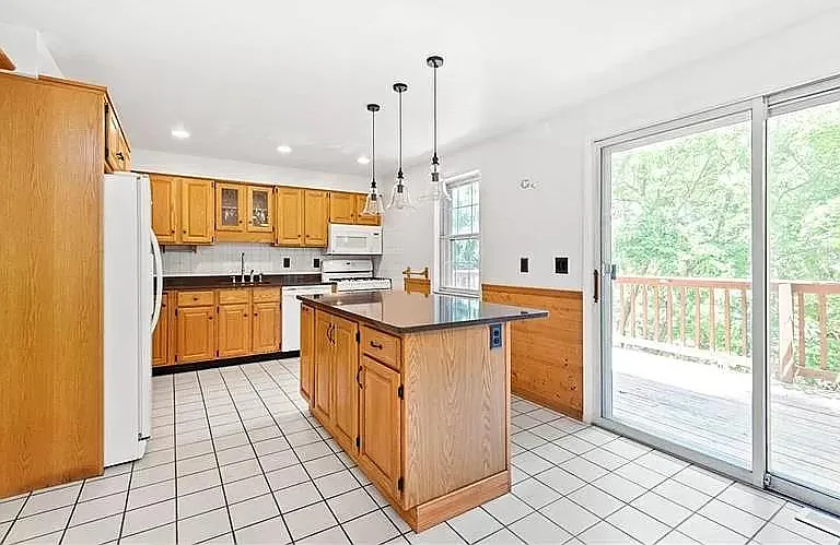 8811 Breezewood Dr — Photo 3