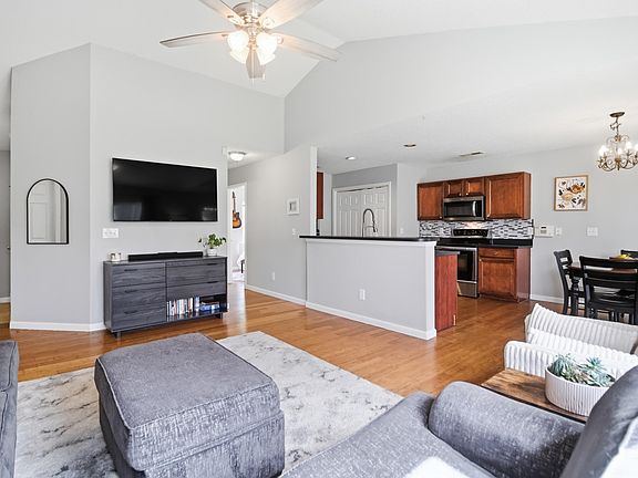 5th image of 325 Slow Mill Dr