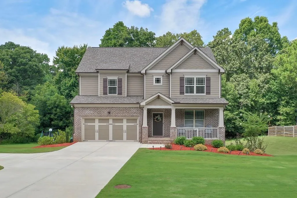 4 bed, 2.5 bath, 2433 sqft, $2,800 — Photo 1