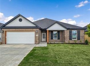 701 Marianne St, Centerton, AR 72719