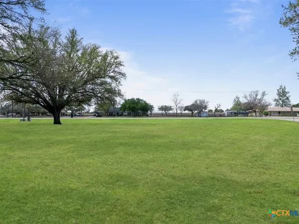1900 Chukar St, Floresville, TX 78114