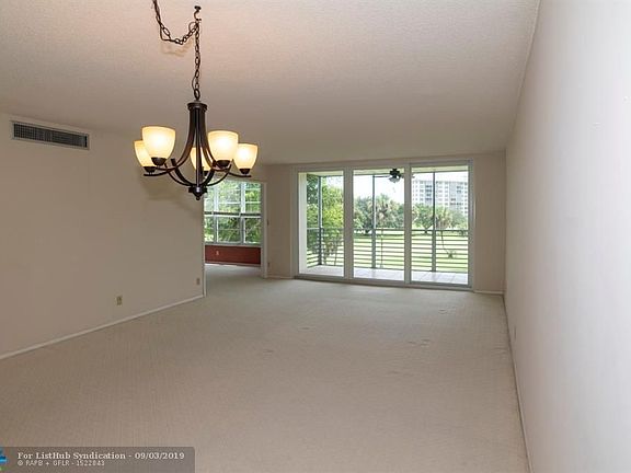 3rd image of 3800 Oaks Clubhouse Dr APT 312
