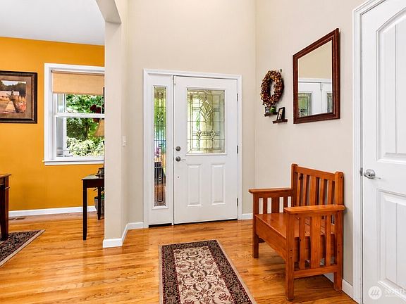 5th image of 9039 176th Avenue SW