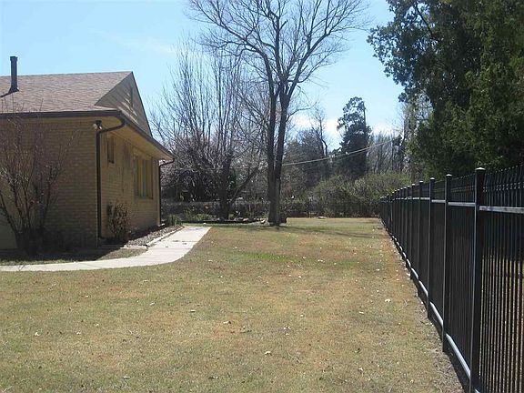 Rod Iron Fencing @ Backyard