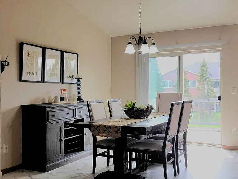 146 E River Dr — Photo 1