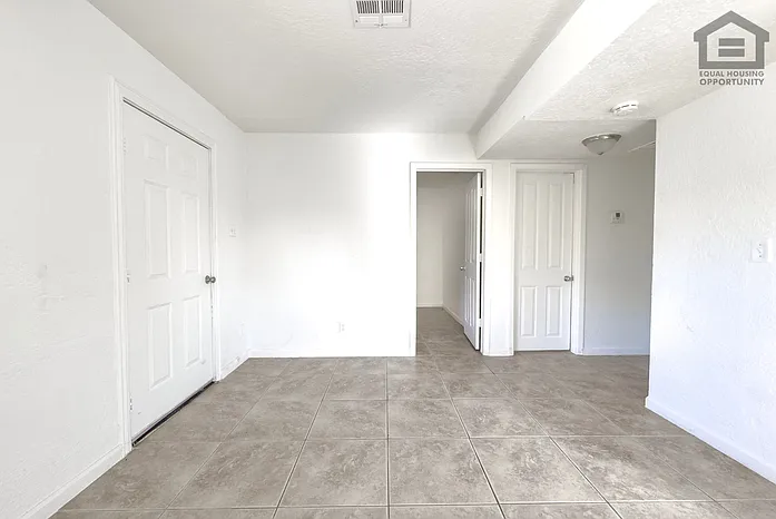 1927 E Sheridan St #B — Photo 11
