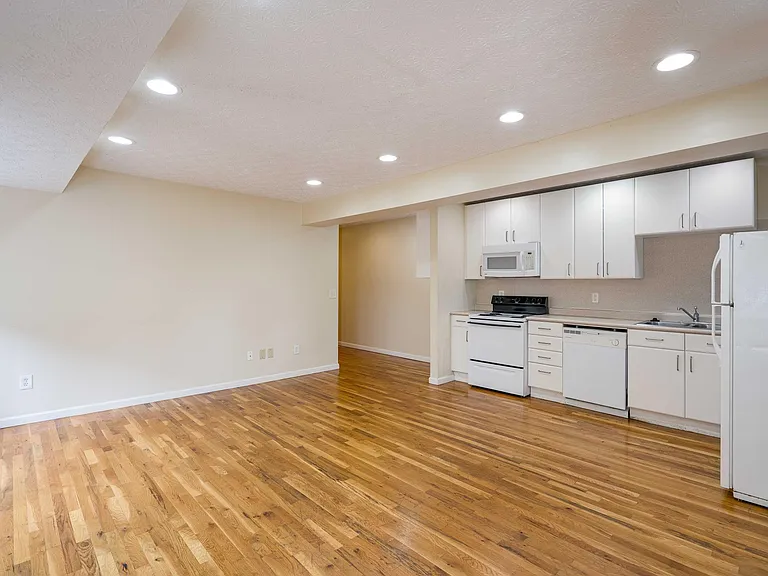 299 E 15th Ave #4 — Photo 17