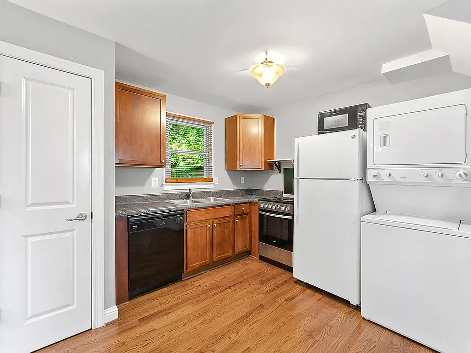 88 Lucy St SE #D