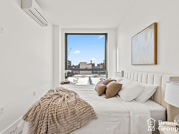 5th image of 556 Baltic St #903