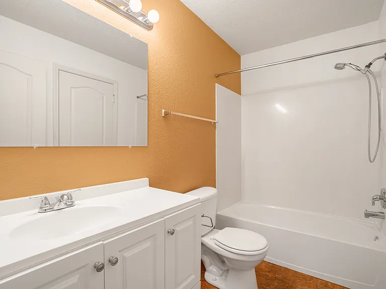 1932 Cortina Loop SE — Photo 19