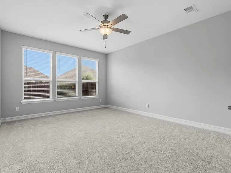 5901 Silverhollow Dr — Photo 18