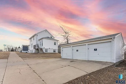 1409 E Nye St Photo 1