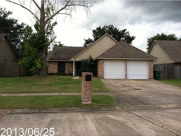 1st image of 2109 Greenwood Dr