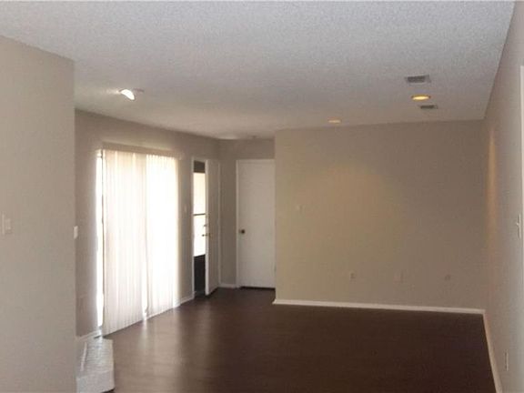 4th image of 1106 Brighton Dr APT B