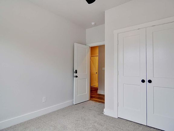 5th image of 3212 McCart Ave