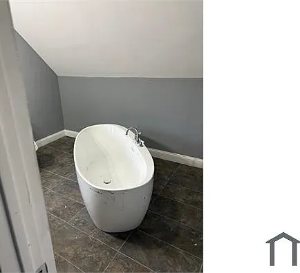 5 bed, $2,900 — Photo 4