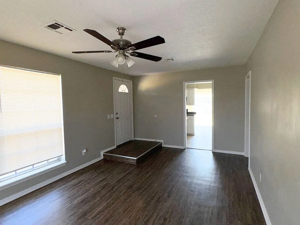 3128 Greenbrier Terr. Del City, OK 73115 — Photo 3