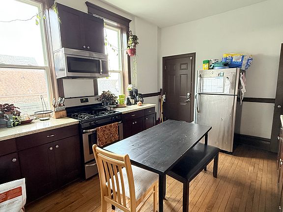 4th image of 2104 S Washtenaw Ave APT 3F