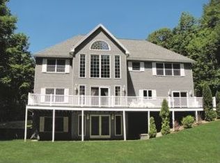 26 Woodham Dr, Readfield, ME 04355