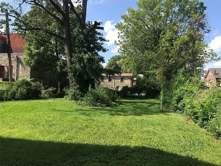 8229 Page Ave — Photo 2