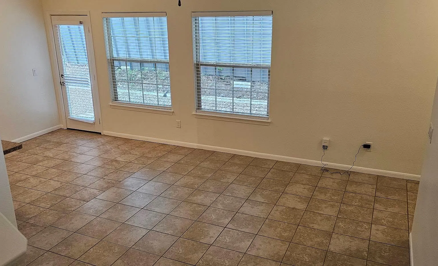3 bed, 2.5 bath, 1220 sqft, $2,395 — Photo 4