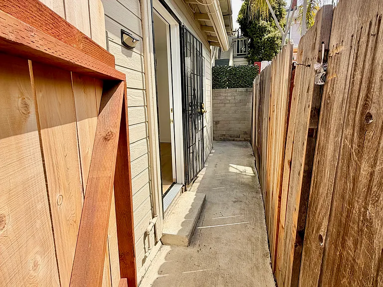 1061 20th St — Photo 19