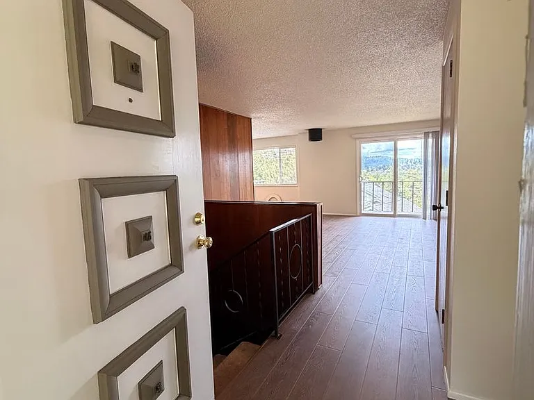 2610 Elinor St — Photo 4
