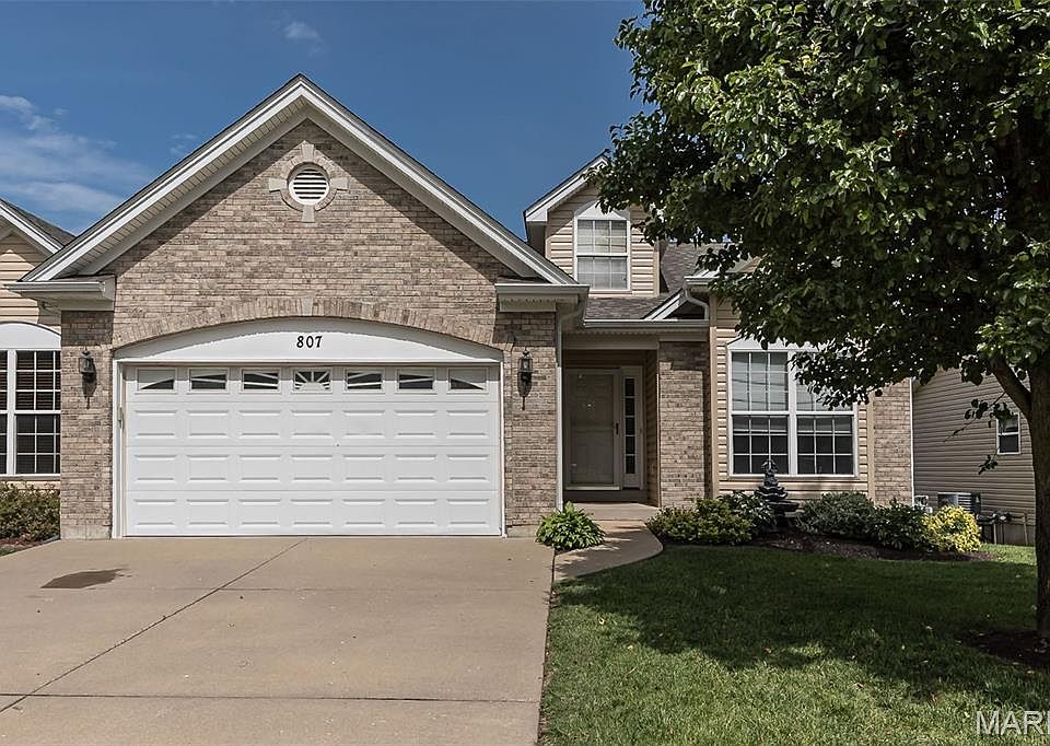 1st image of 807 Elaine Dr