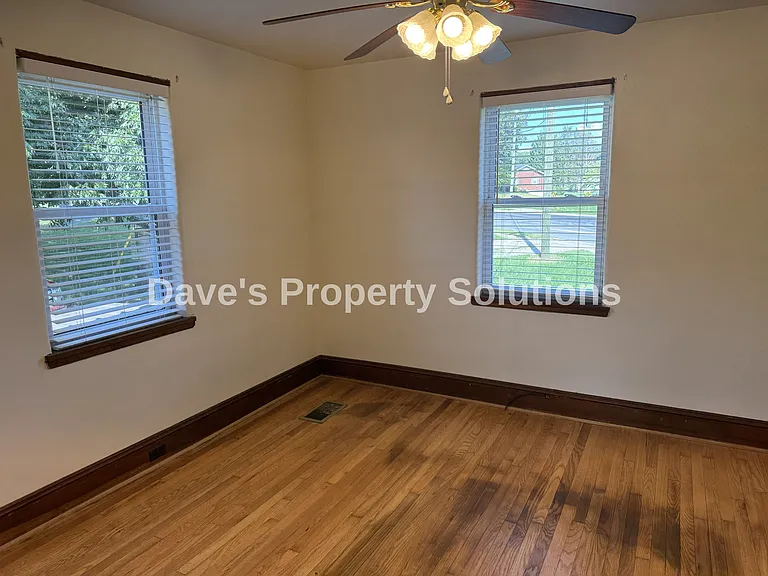 1001 W Clemmonsville Rd — Photo 9