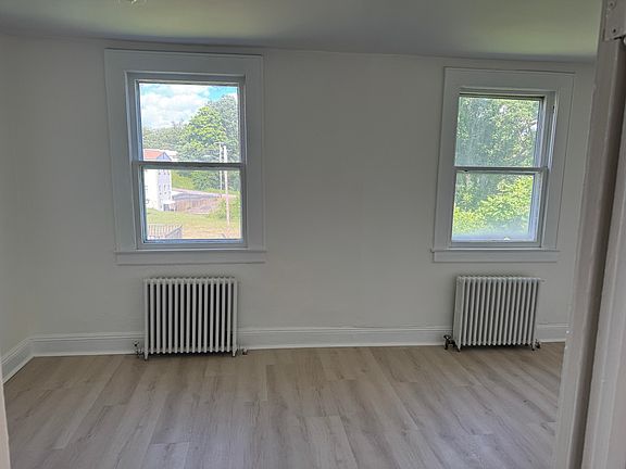 3rd image of 612 E Church St #6
