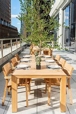 Rented by Extell Marketing Group LLC | media 34