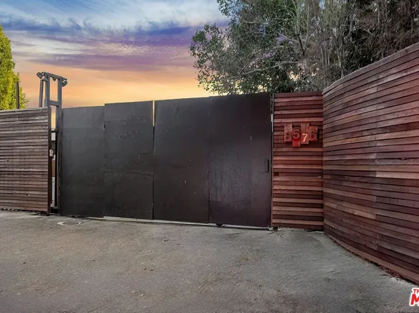 8576 Cole Crest Dr, Los Angeles, CA 90046