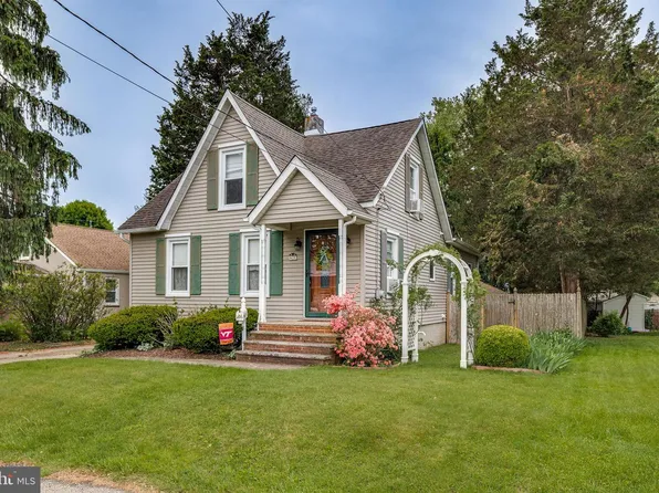 57 Grandview Ave, Hamilton, NJ 08620