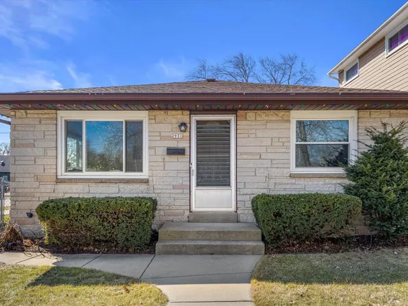 2931 East Bottsford AVENUE, Saint Francis, WI 53235