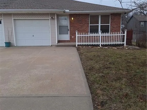 2 Red Bud Ln, Trimble, MO 64492