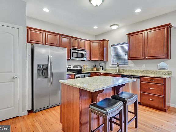 4th image of 2044 Brookes Ln