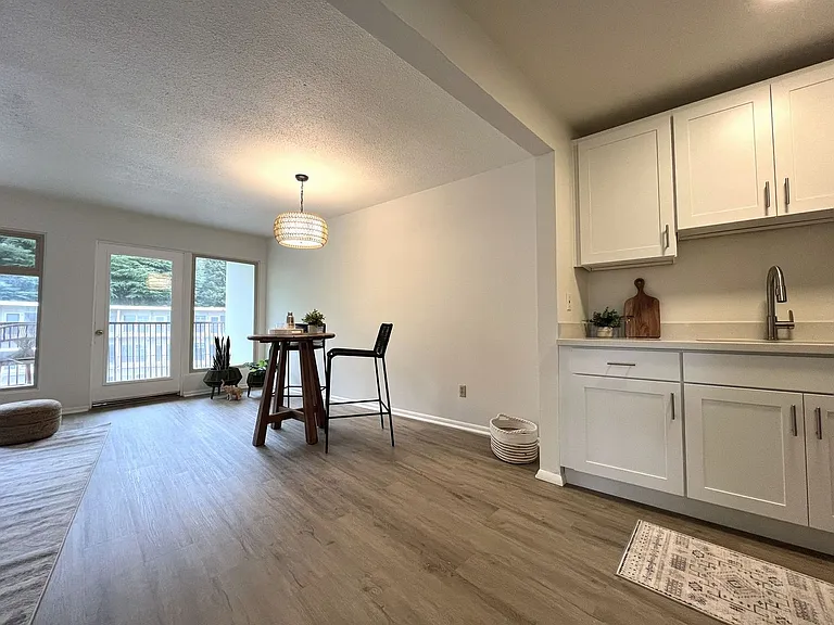 Crescent Apartments — Photo 14