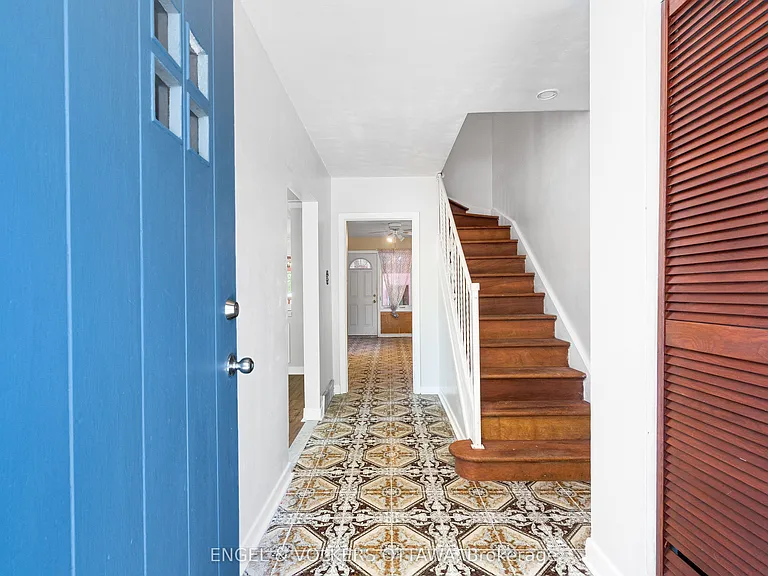 1402 Kilborn Ave — Photo 5