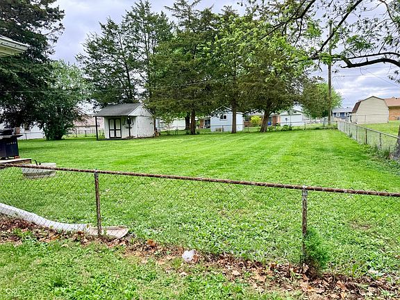 3rd image of 250 N Pleasant Run