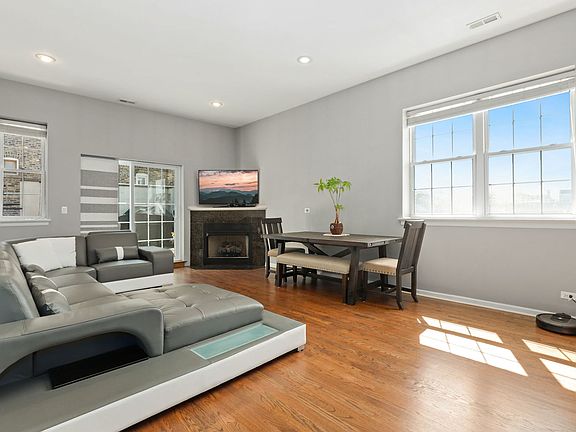 2nd image of 3225 W Fullerton Ave #2SW