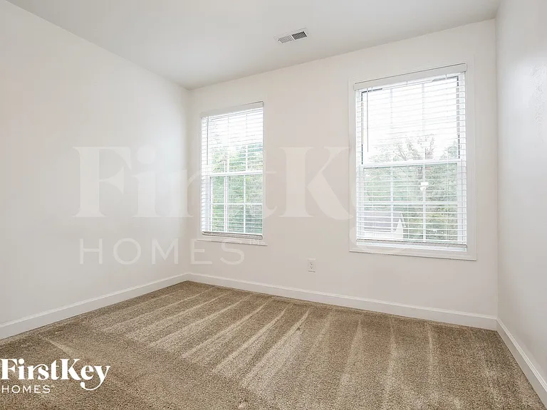 1814 Yarbrough Dr — Photo 13
