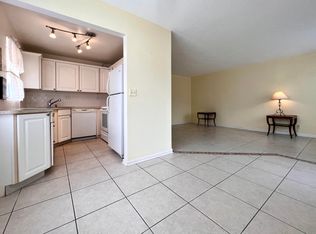 70 Kingswood E #D, West Palm Beach, FL 33417