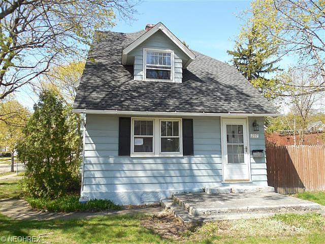 1st image of 297 Vaniman St