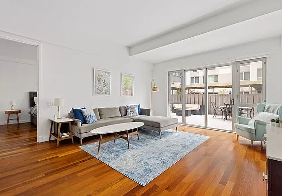 3rd image of 125 N 10th St APT Sga