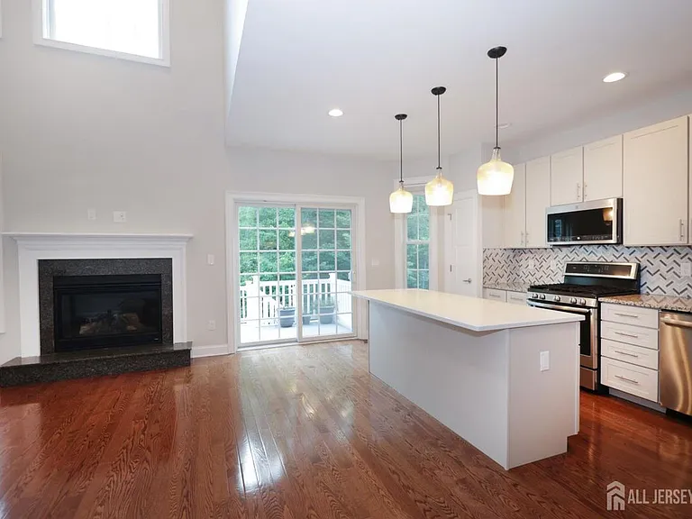 10 Gonzalez Dr — Photo 7