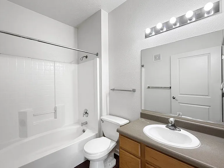 705 Beachfront Dr — Photo 30