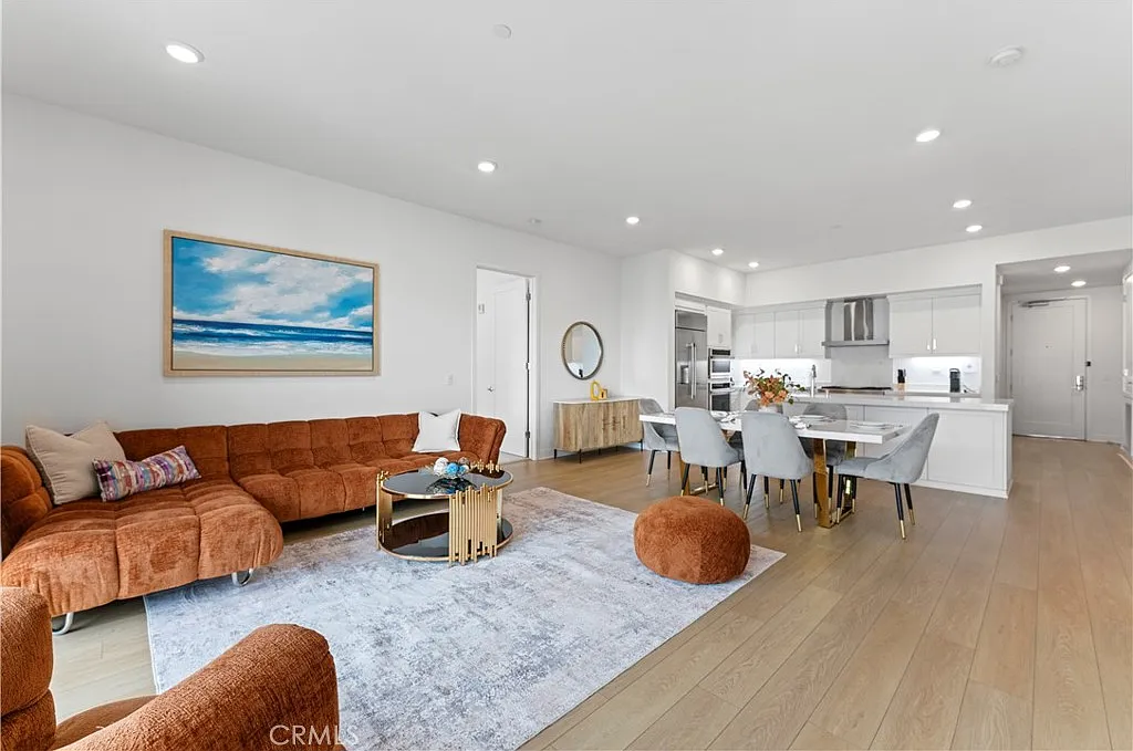3 bed, 2038 sqft, $7,500 — Photo 3