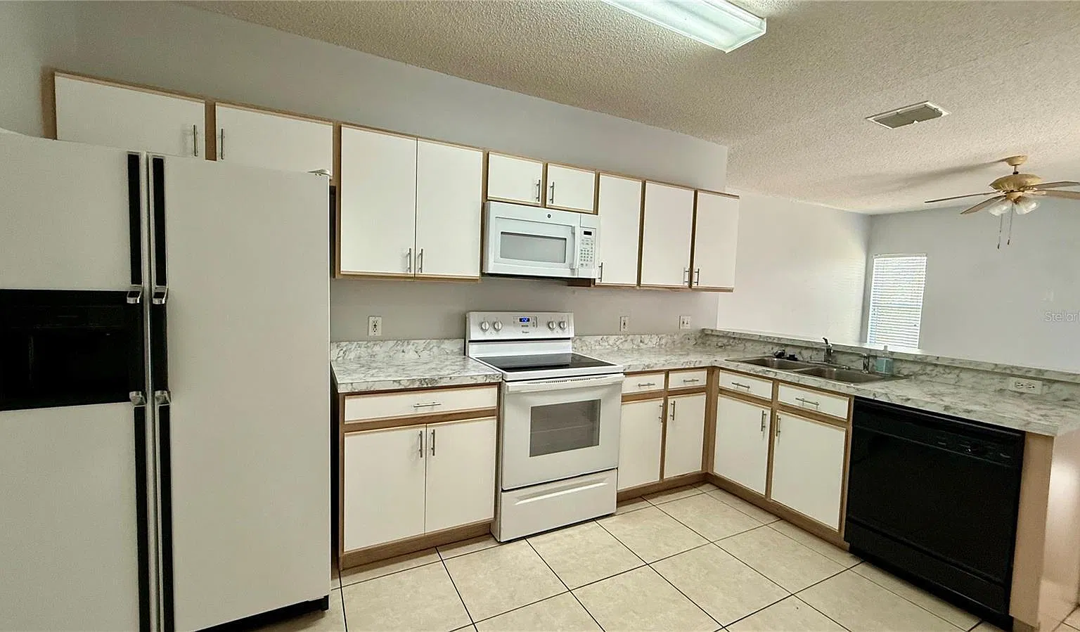 3 bed, 2.0 bath, 2106 sqft, $1,600 — Photo 3