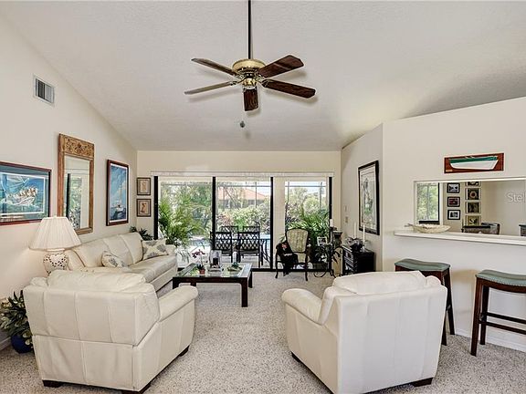 3rd image of 5 Leeward Dr