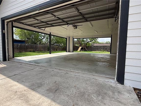5th image of 3109 Daytona Ave